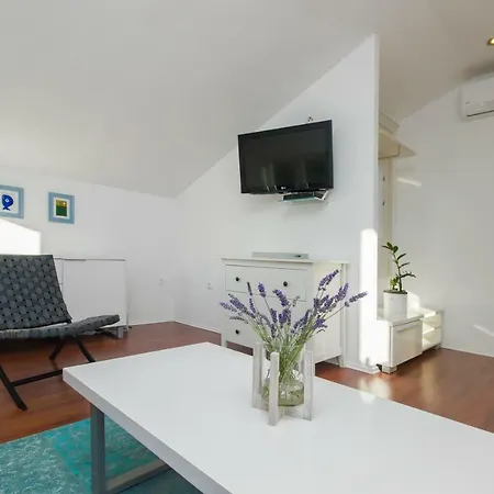 Nina Apartment